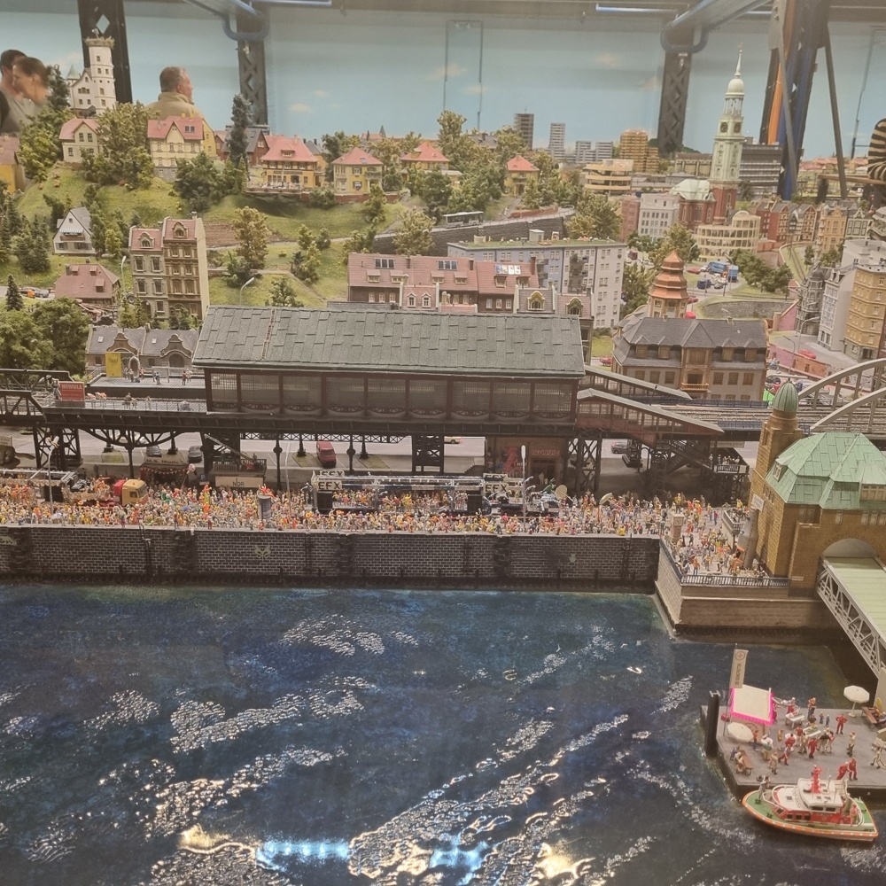  Hamburg , Ställplats: Wohnmobilstellplatz Elbepark Bunthaus 