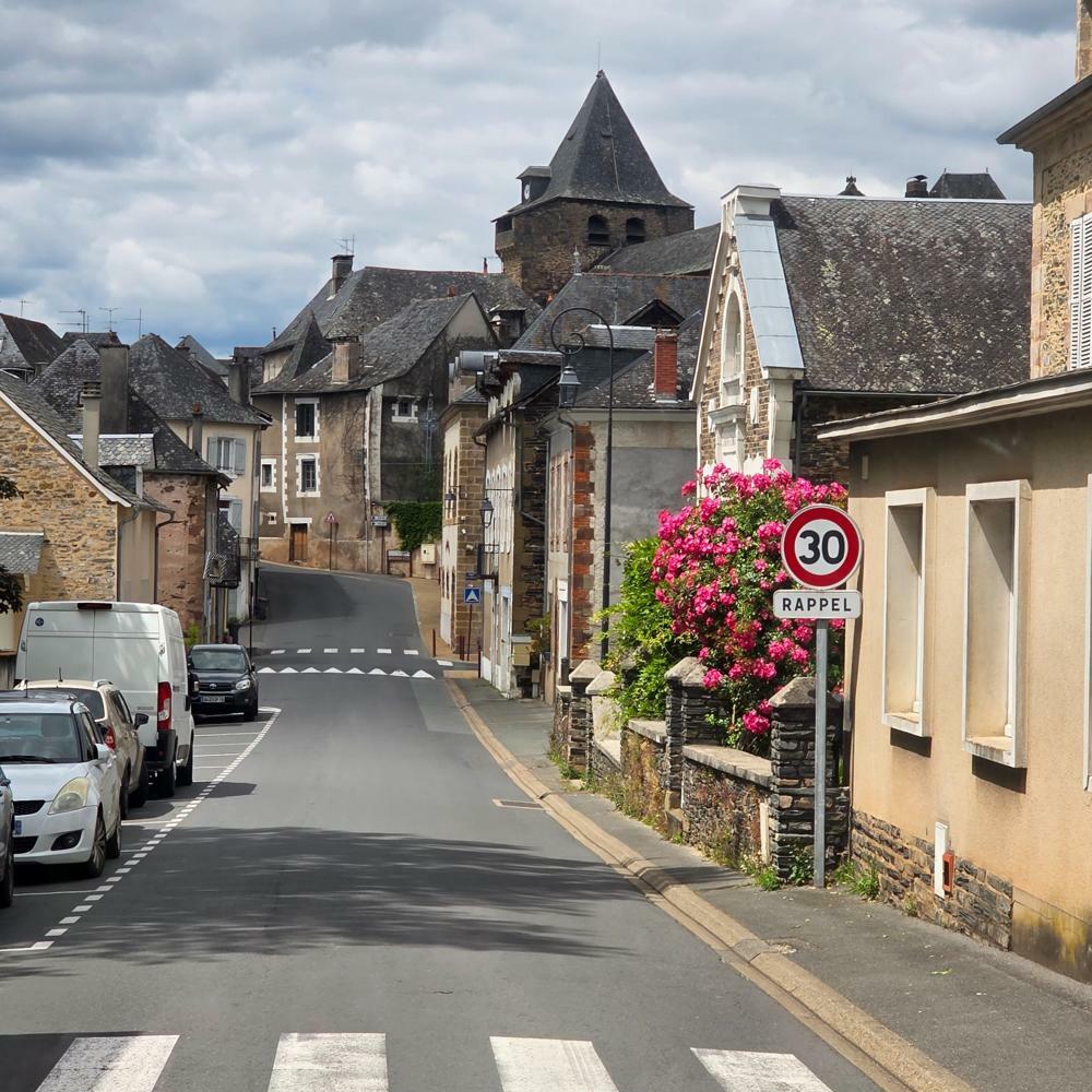  Allassac, Ställplats: Garavet rive de Vézére 